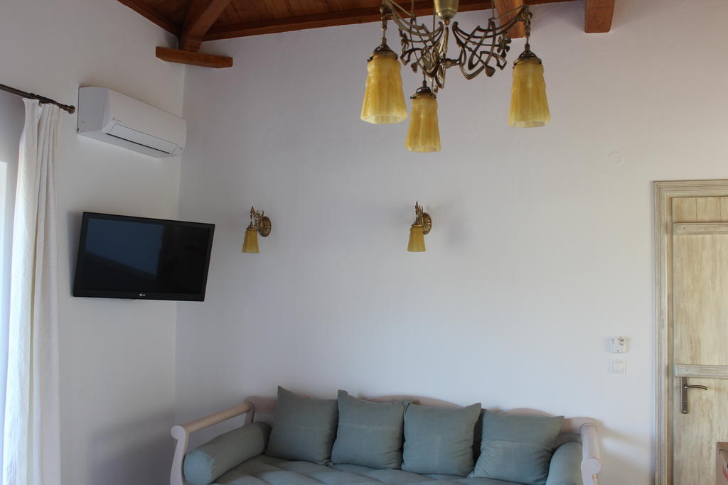 Mando Beachfront Stafylos Room photo